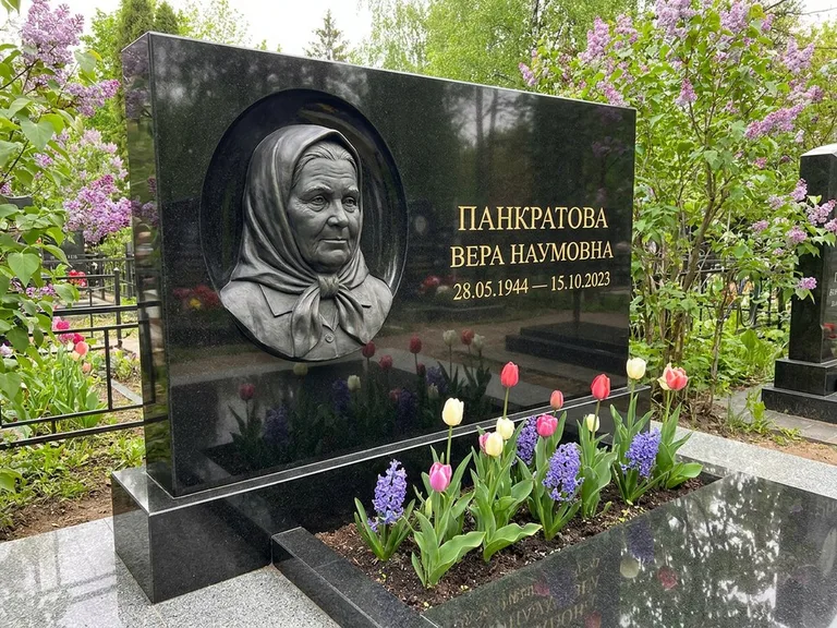 Памятник с барельефом — выполненная работа 26 во Владивостоке