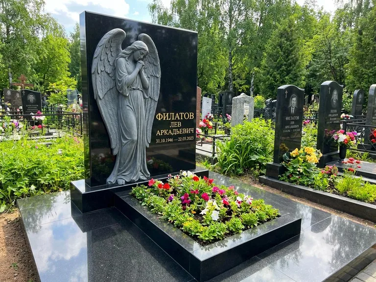 Памятник с барельефом — выполненная работа 31 во Владивостоке