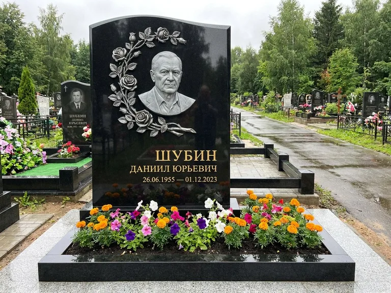 Памятник с барельефом — выполненная работа 34 во Владивостоке