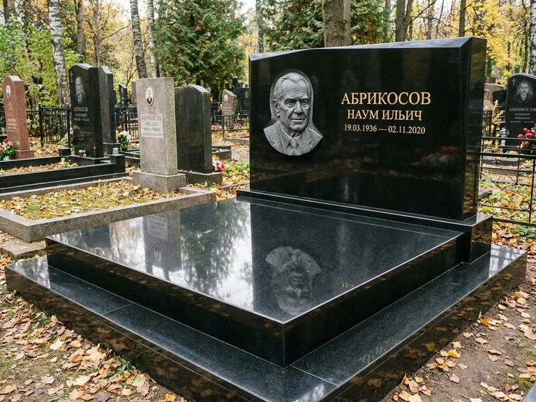 Памятник с барельефом — выполненная работа 37 во Владивостоке