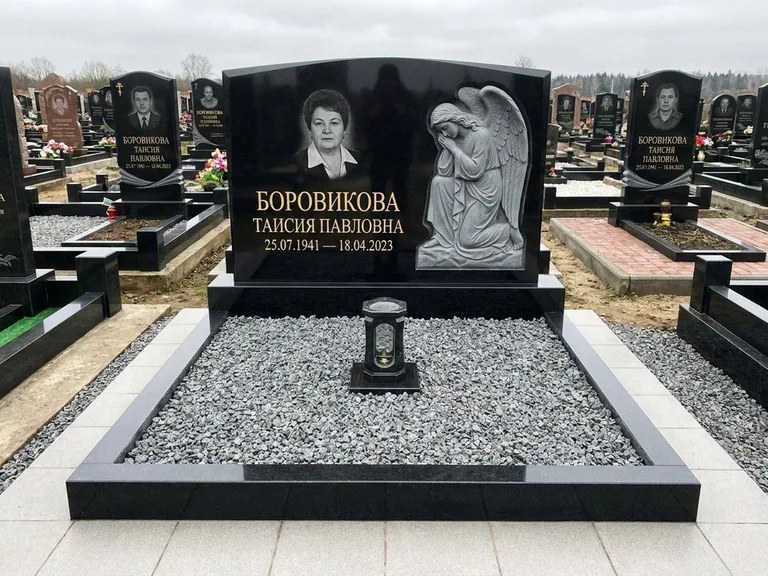 Памятник с барельефом — выполненная работа 38 во Владивостоке