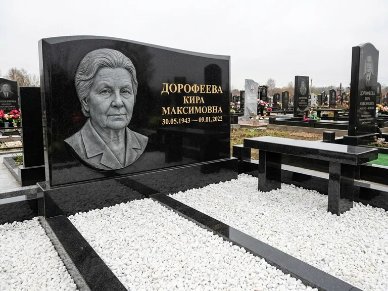 Памятник с барельефом — выполненная работа 41 во Владивостоке