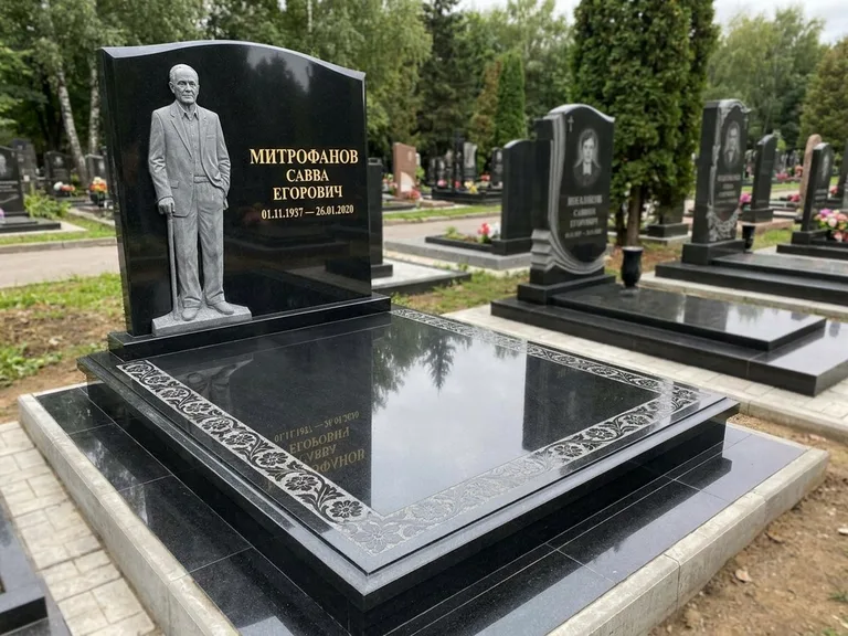 Памятник с барельефом — выполненная работа 48 во Владивостоке