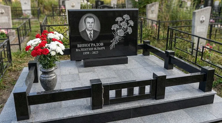 Памятник с гравировкой гвоздик — выполненная работа «Виноградов» во Владивостоке