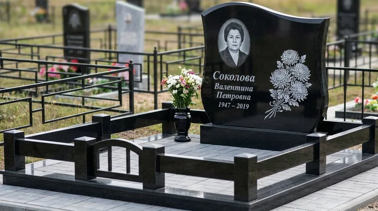 Памятник с гравировкой хризантем — выполненная работа «Соколова» во Владивостоке