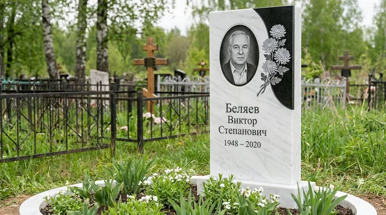 Памятник с гравировкой хризантем — выполненная работа «Беляев» во Владивостоке