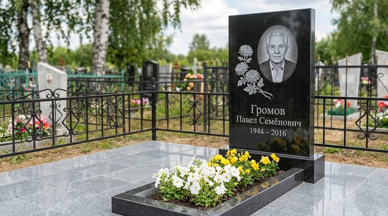Памятник с гравировкой хризантем — выполненная работа «Громов» во Владивостоке