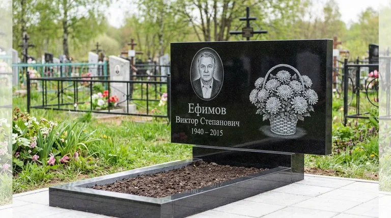 Памятник с гравировкой хризантем — выполненная работа «Ефимов» во Владивостоке