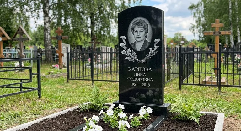 Памятник с гравировкой калл — выполненная работа «Карпова» во Владивостоке