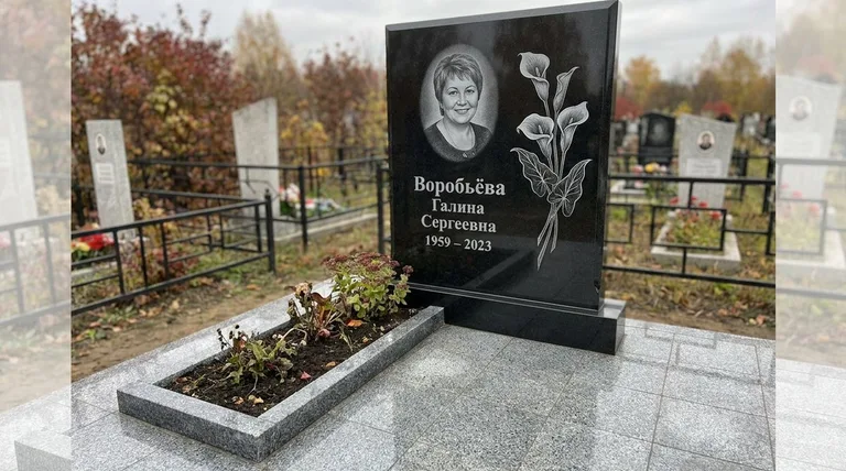 Памятник с гравировкой калл — выполненная работа «Воробьёва» во Владивостоке