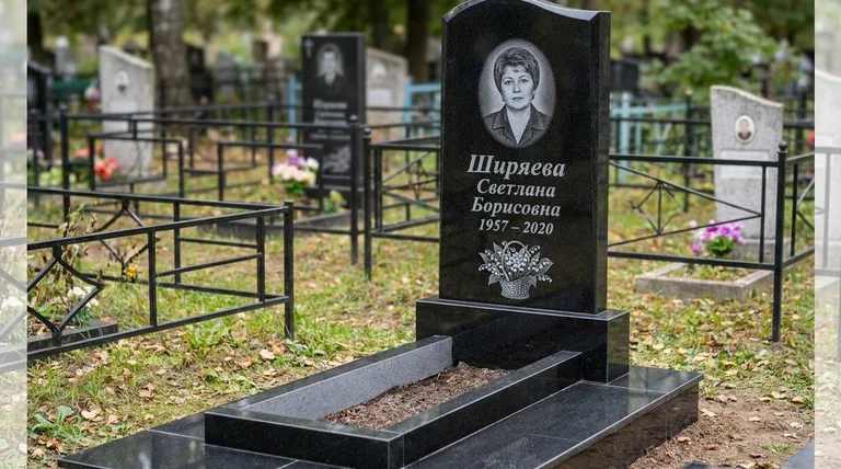 Памятник с гравировкой ландышей — выполненная работа «Ширяева» во Владивостоке