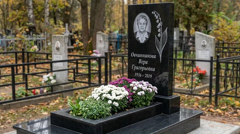 Памятник с гравировкой ландышей — выполненная работа «Овчинникова» во Владивостоке