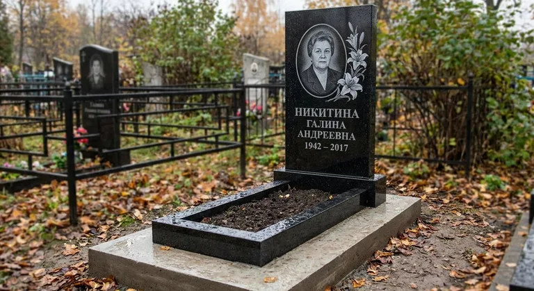 Памятник с гравировкой лилий — выполненная работа «Никитина» во Владивостоке
