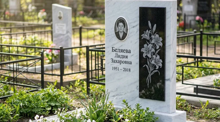 Памятник с гравировкой лилий — выполненная работа «Беляева» во Владивостоке