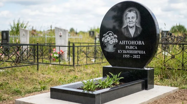 Памятник с гравировкой ромашек — выполненная работа «Антонова» во Владивостоке