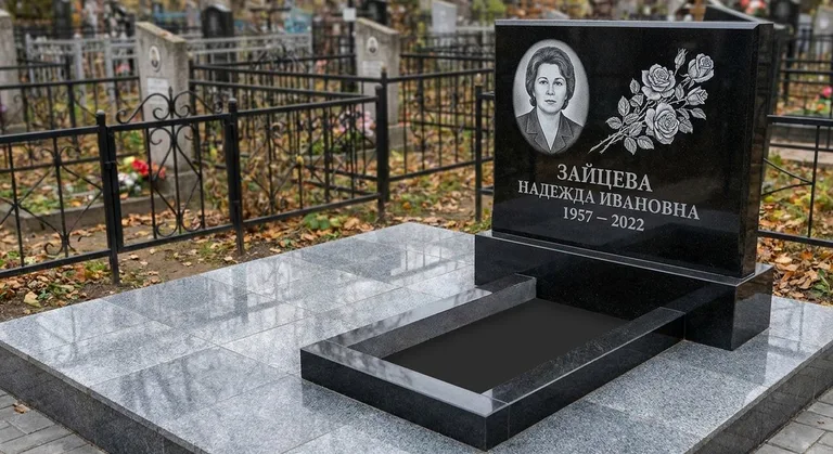 Памятник с гравировкой роз — выполненная работа «Зайцева» во Владивостоке