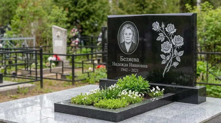 Памятник с гравировкой роз — выполненная работа «Беляева» во Владивостоке
