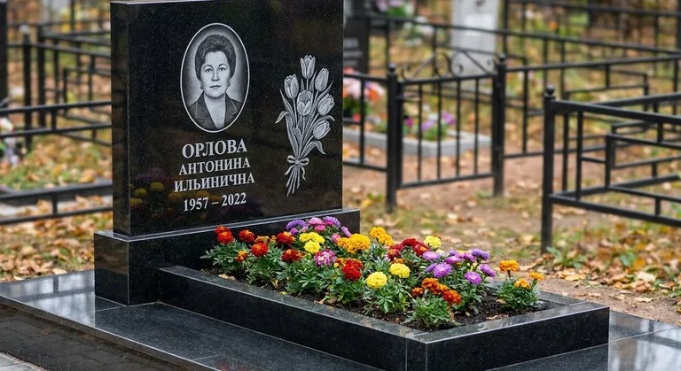 Памятник с гравировкой тюльпанов — выполненная работа «Орлова» во Владивостоке
