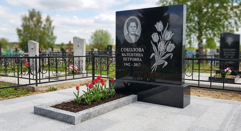 Памятник с гравировкой тюльпанов — выполненная работа «Соколова» во Владивостоке