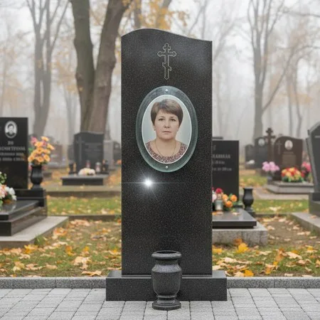 Овальный портрет на стекле 240×300 мм на памятнике во Владивостоке