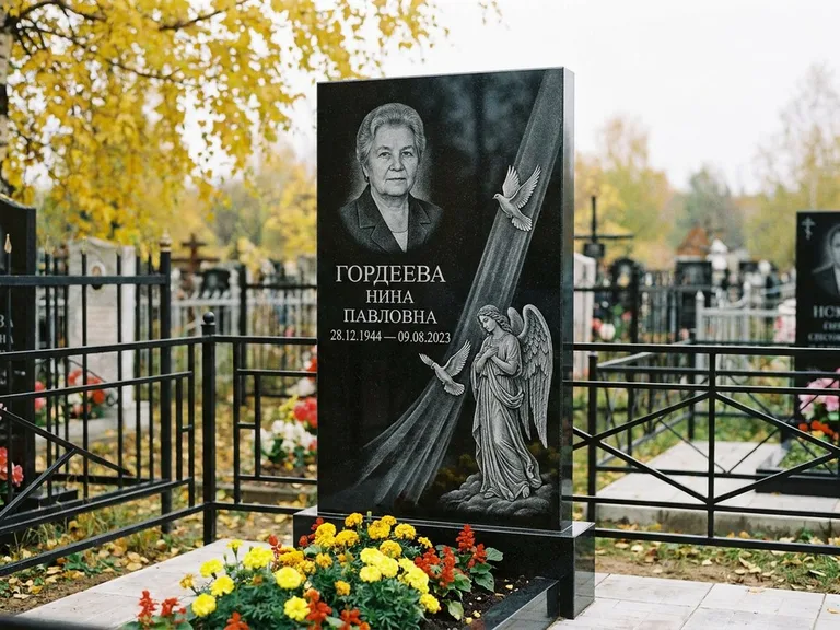 Памятник с гравировкой ангела — гравировка ангела с голубем по диагонали стелы, работа «Гордеева» во Владивостоке