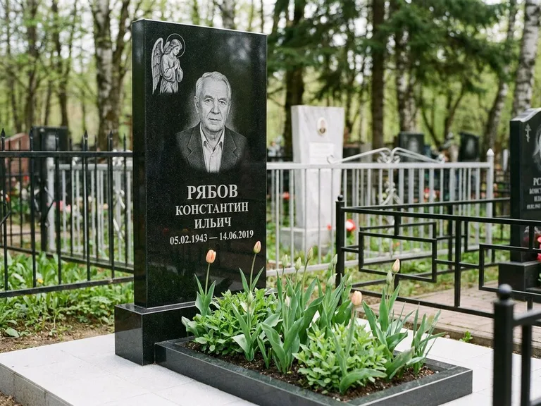 Памятник с гравировкой ангела — гравировка ангела с крестом рядом с эпитафией, работа «Фаддеев» во Владивостоке
