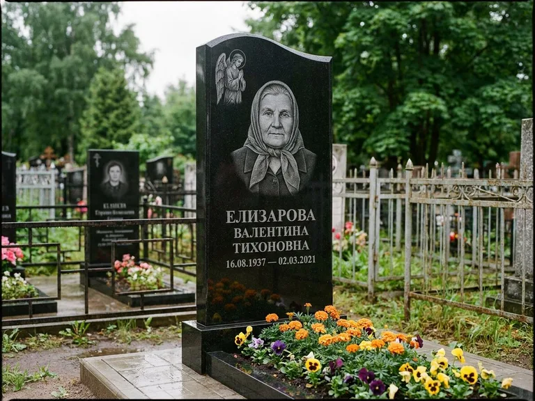 Памятник с гравировкой ангела — гравировка ангела с голубем по диагонали стелы, работа «Пантелеева» во Владивостоке