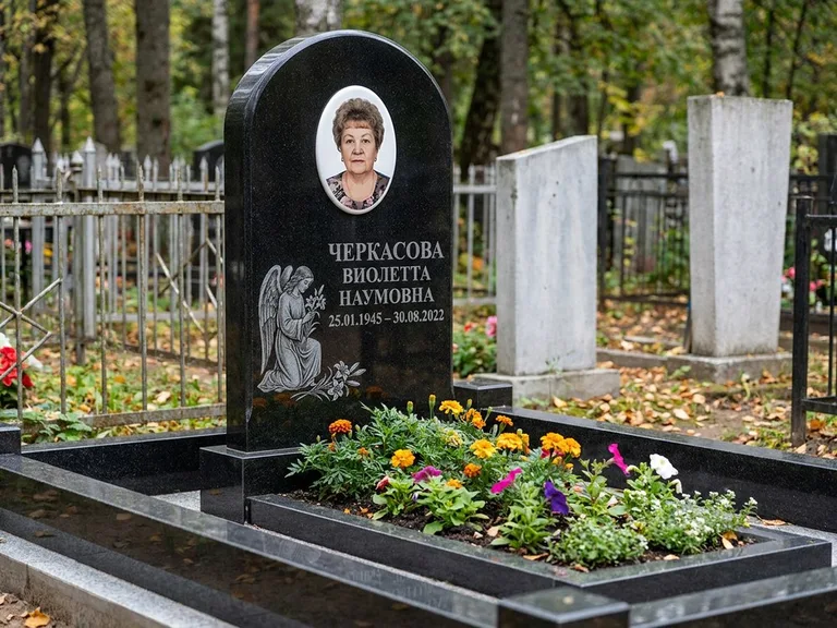 Памятник с гравировкой ангела — гравировка ангела с крестом рядом с эпитафией, работа «Журавлёва» во Владивостоке