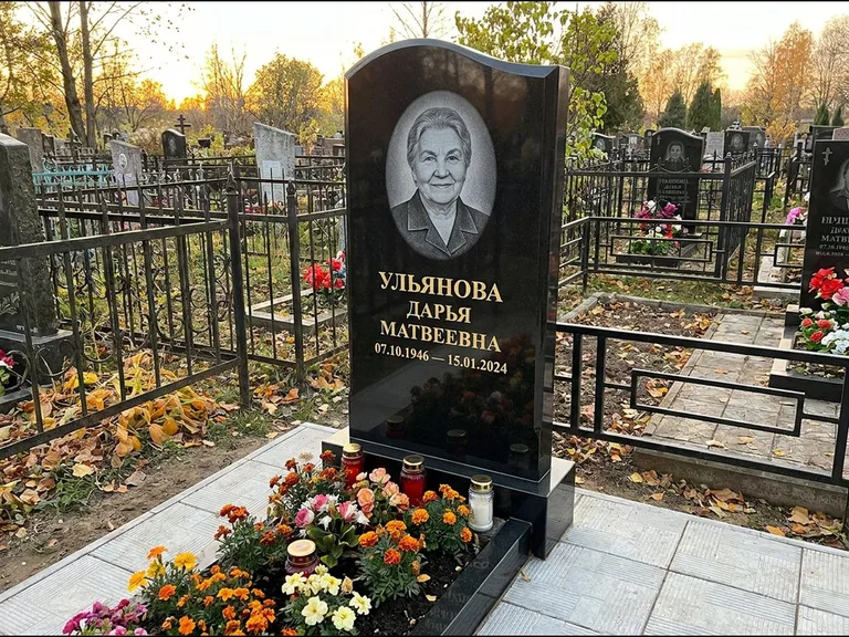 Гравировка портрета на чёрном граните — выполненная работа 12 во Владивостоке