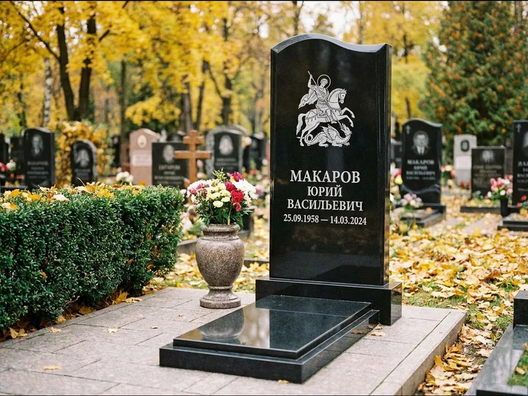 Памятник с гравировкой иконы — икона над портретом усопшего, работа «Раевская» во Владивостоке