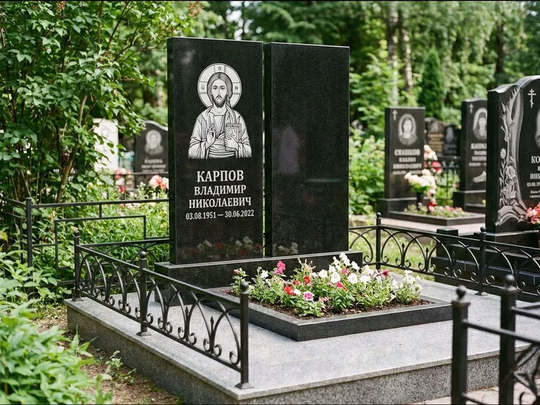 Памятник с гравировкой иконы — Казанская икона Божией Матери на стеле, работа «Богданова» во Владивостоке