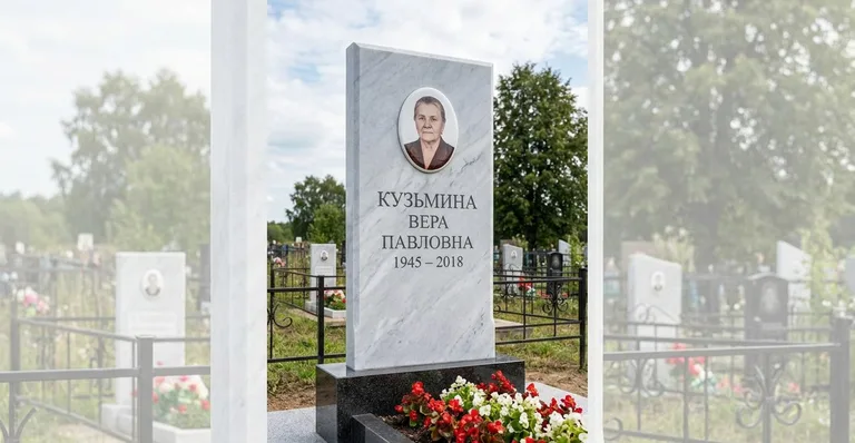 Мраморный памятник, Памятники мастерской «Мастер Каменев» на кладбищах Санкт-Петербурга