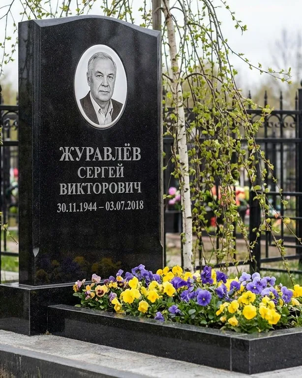 Вертикальный памятник под ключ с православным крестом во Владивостоке