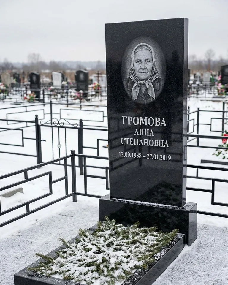 Простой вертикальный памятник под ключ зимой во Владивостоке