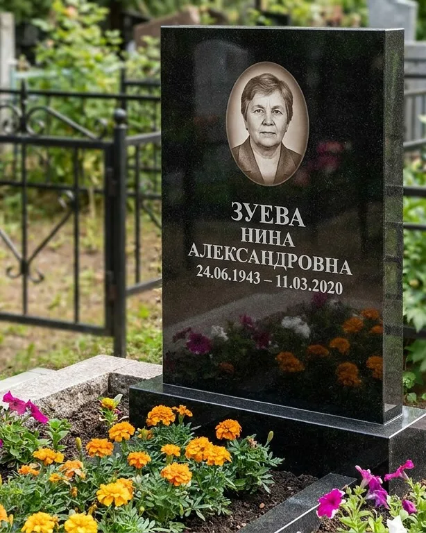 Горизонтальный чёрный гранитный памятник под ключ во Владивостоке