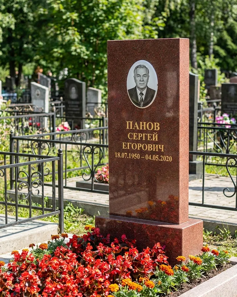 Двойной серый памятник под ключ с вазой во Владивостоке