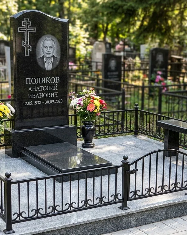 Памятник под ключ с восьмиконечным крестом во Владивостоке