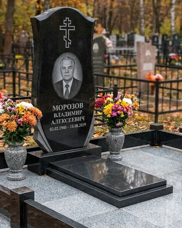 Памятник под ключ со скамьёй и мощением во Владивостоке