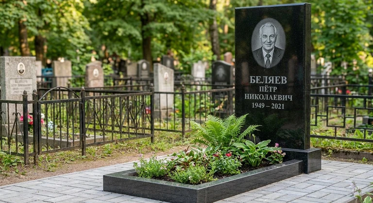 Памятник под ключ во Владивостоке — гранитная стела с цветником и благоустройством, установлен под ключ