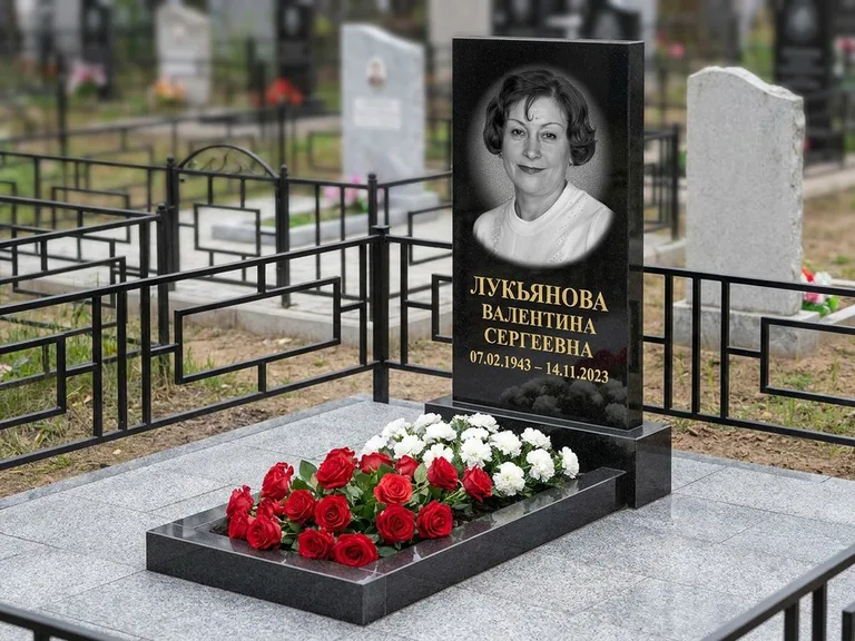 Портрет на памятнике во Владивостоке — Ч/б портрет → гравировка на стандартном комплексе