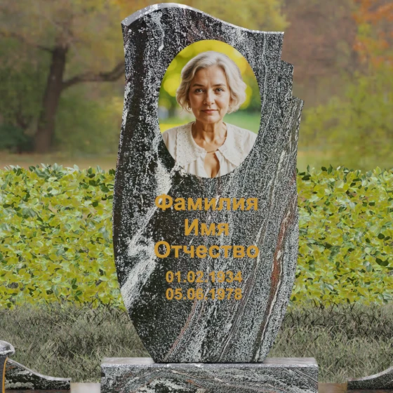 Комбинированный вертикальный памятник в Ставрополе, гранит амфиболит