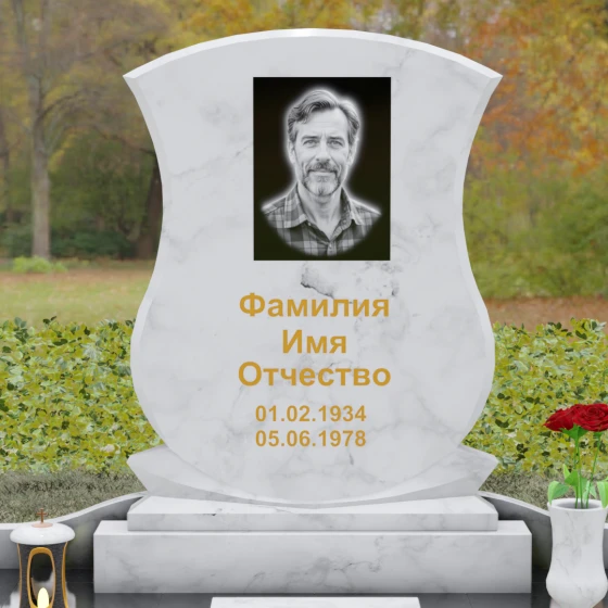 Гранитное надгробие с фигурными столбиками и мощением, мрамор Тассос, в Якутске
