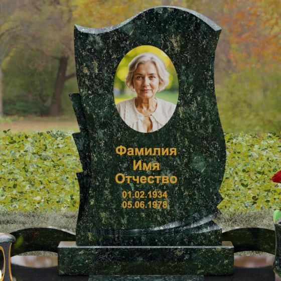 Гранитный вертикальный памятник в Красноярске, гранит Балтик грин