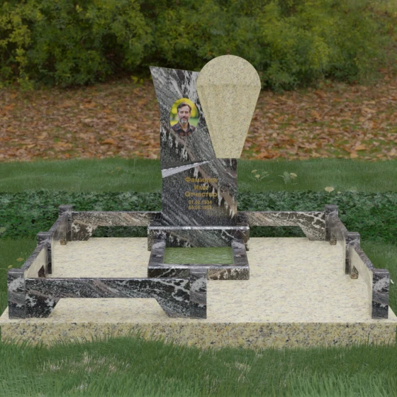 Светский комбинированный вертикальный памятник в Уфе, гранит амфиболит