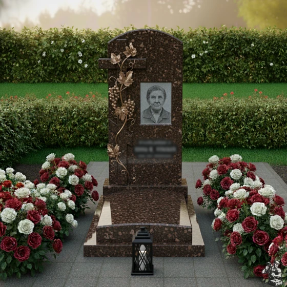 Православный гранитный памятник с крестом во Владивостоке, гранит амфиболит