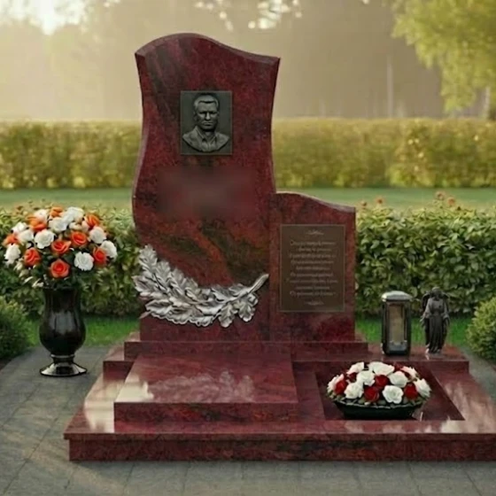 Памятник вертикальный гранитный с металлом в Рязани, гранит Лезниковский