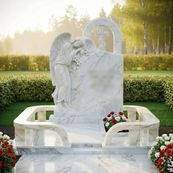Мемориал с барельефом скорбящего ангела, мрамор Тассос, в Якутске