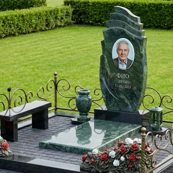 Мемориальный комплекс из гранита и металла в Норильске, гранит Балтик грин