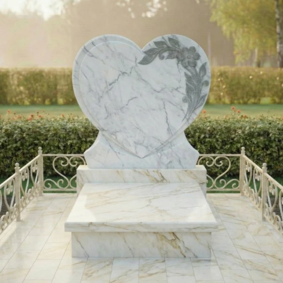Гранитный вертикальный памятник в Перми, мрамор Тассос