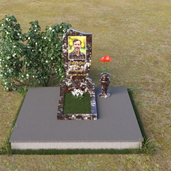 Гранитный монумент вертикальный в Омске, гранит амфиболит, вид 3